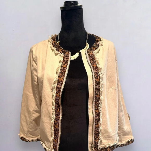 Live a little‎ distressed leopard blazer with zipper - Picture 2 of 9